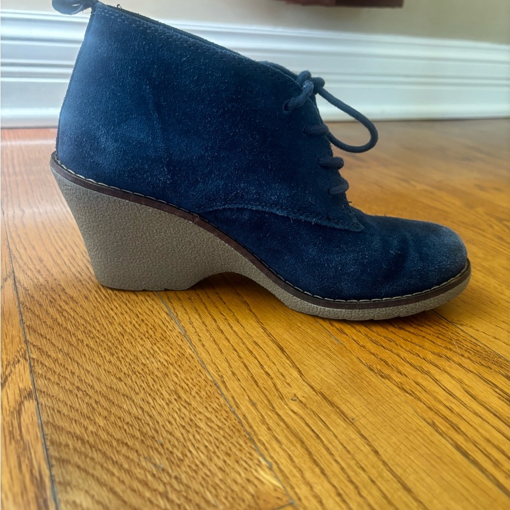 Women’s Sonoma Genuine Blue Suede Angle Wedge Boots Size 8